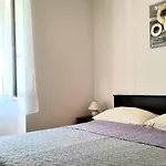 Tiha Sea سيلو