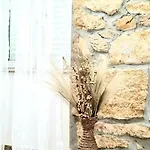 Tiha Sea شقة