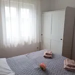 Tiha Sea شقة