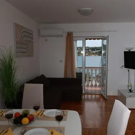 Tiha Sea Apartment *